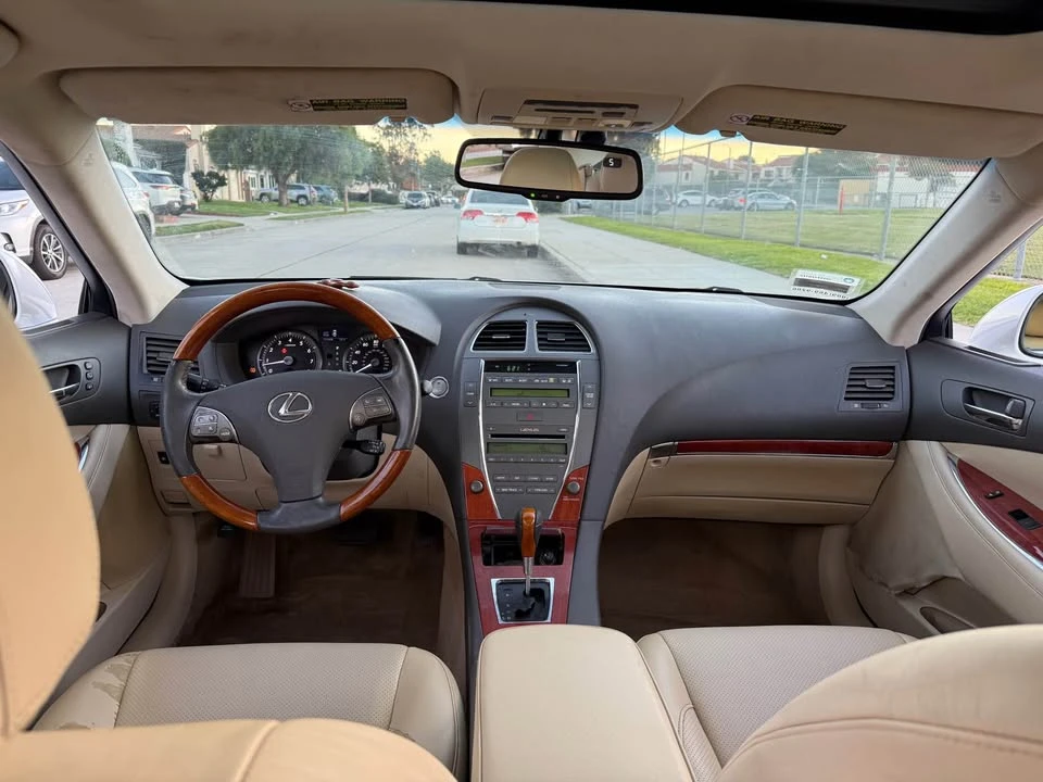 2010 Lexus ES 5th Gen - Image 5 of 15