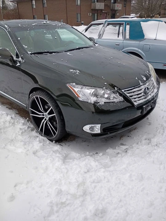 2010 Lexus ES 5th Gen - Image 2 of 7