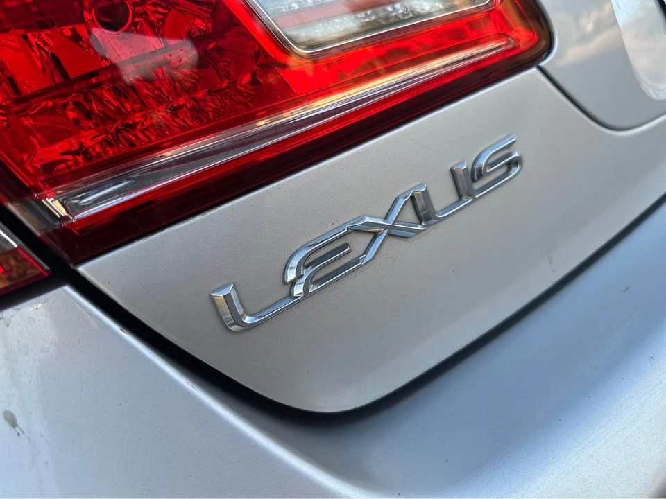 2010 Lexus ES 5th Gen - Image 9 of 16