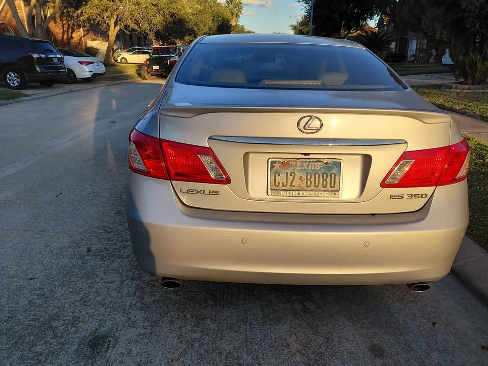 2010 Lexus ES 5th Gen - Image 5 of 12