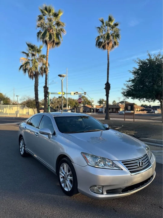 2010 Lexus ES 5th Gen - Image 2 of 16