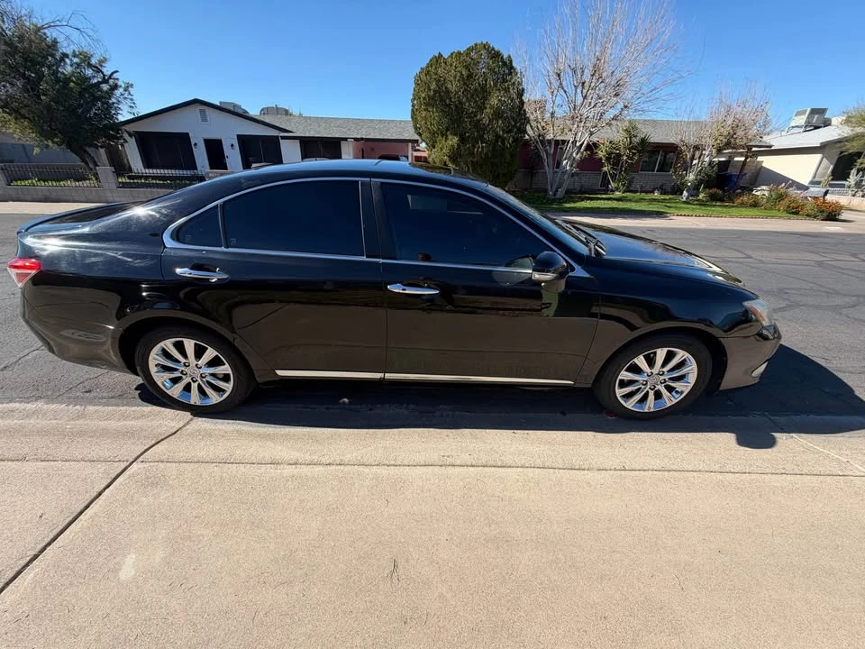2010 Lexus ES 5th Gen - Image 3 of 10