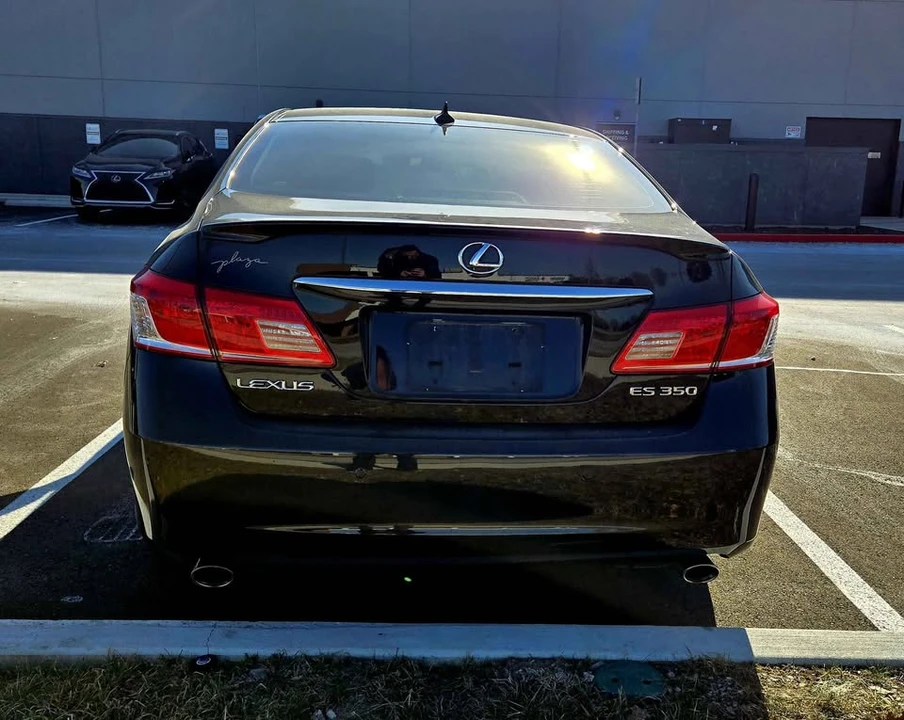 2010 Lexus ES 4th Gen - Image 5 of 8