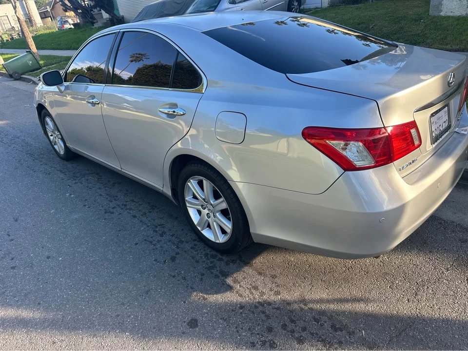 2010 Lexus ES 4th Gen - Image 3 of 4