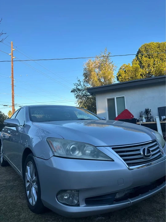 2010 Lexus ES 4th Gen - Image 2 of 7