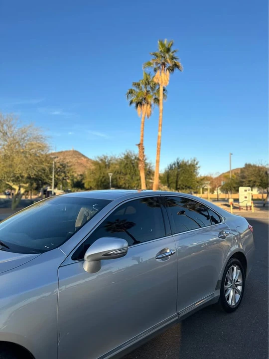2010 Lexus ES 5th Gen - Image 5 of 16