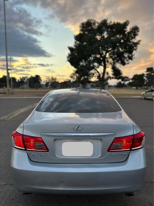 2010 Lexus ES 5th Gen - Image 5 of 11