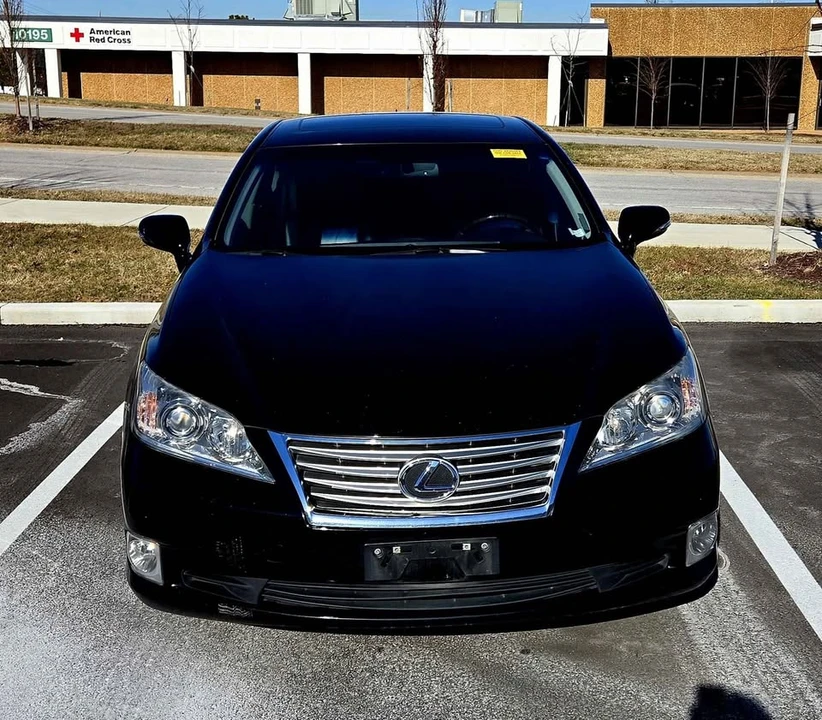 2010 Lexus ES 4th Gen - Image 2 of 8