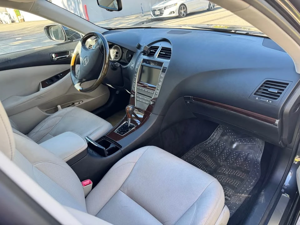 2010 Lexus ES 5th Gen - Image 8 of 11