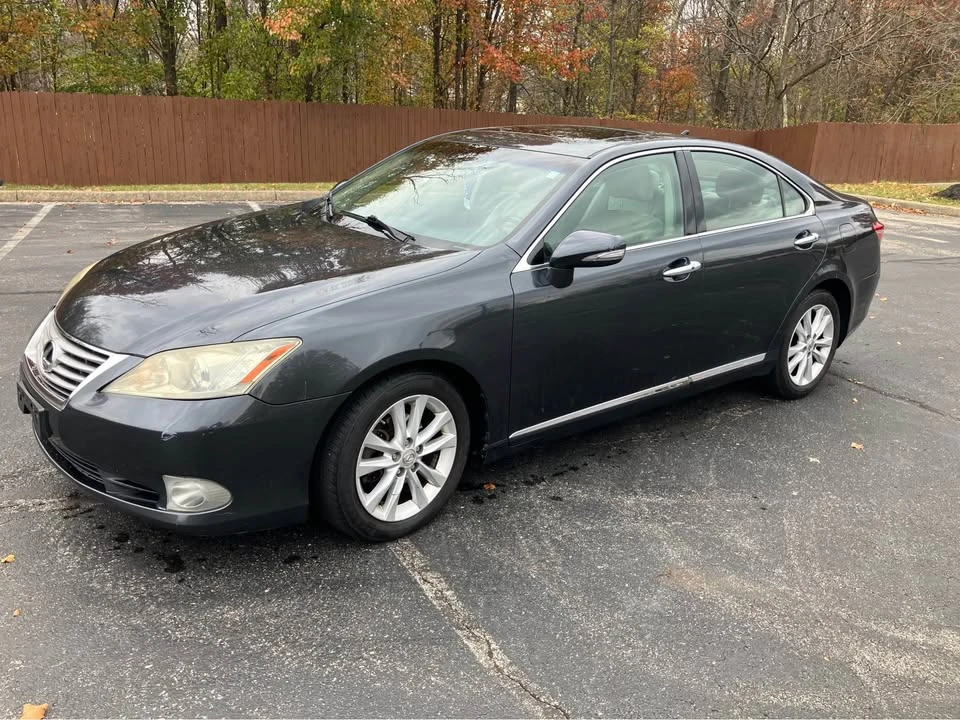 2010 Lexus ES 5th Gen - Image 2 of 9