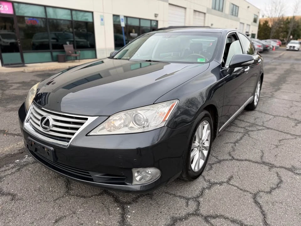 2010 Lexus ES 4th Gen - Image 4 of 20