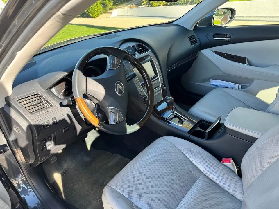 2010 Lexus ES 5th Gen - Image 5 of 11