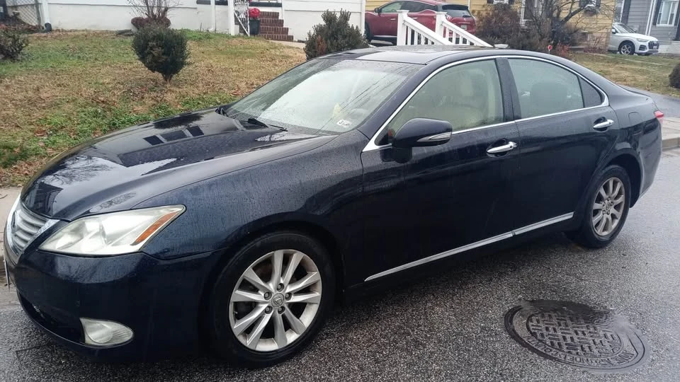2010 Lexus ES 5th Gen - Image 2 of 5