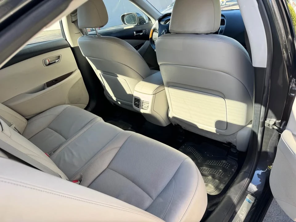 2010 Lexus ES 5th Gen - Image 9 of 11