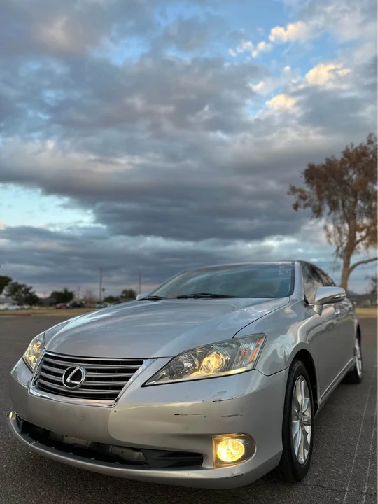 2010 Lexus ES 5th Gen - Image 2 of 11