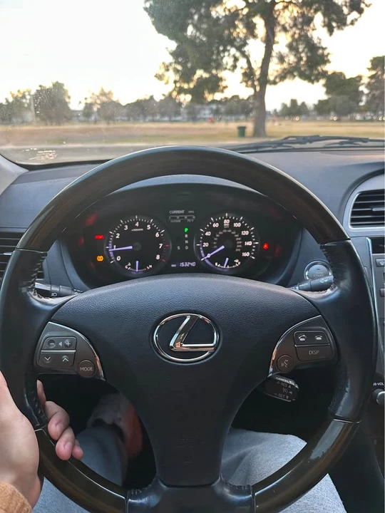 2010 Lexus ES 5th Gen - Image 10 of 11
