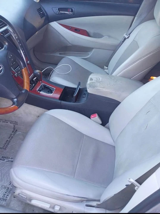 2010 Lexus ES 5th Gen - Image 4 of 4