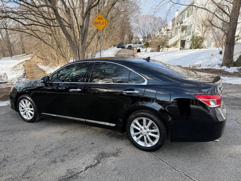 2010 Lexus ES 5th Gen - Image 3 of 16