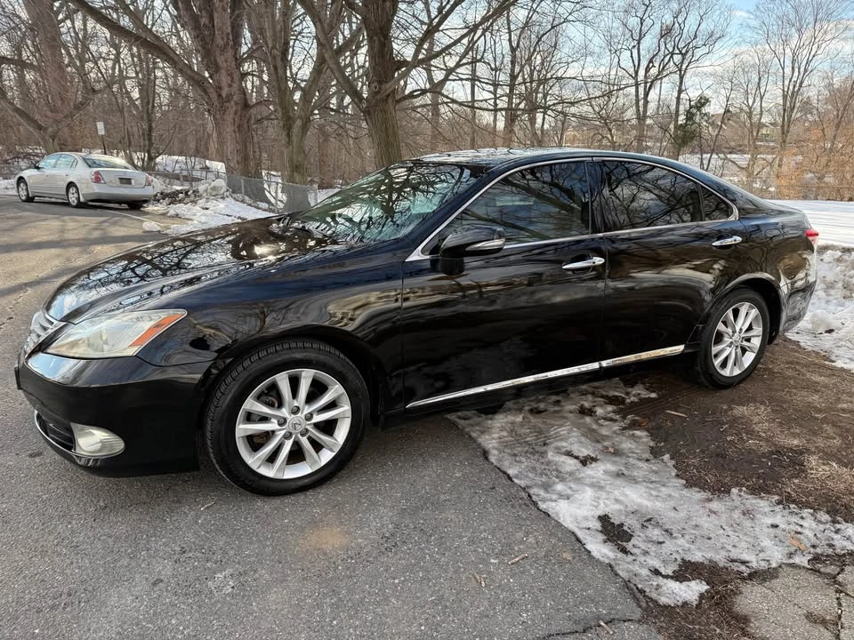 2010 Lexus ES 5th Gen - Image 2 of 16