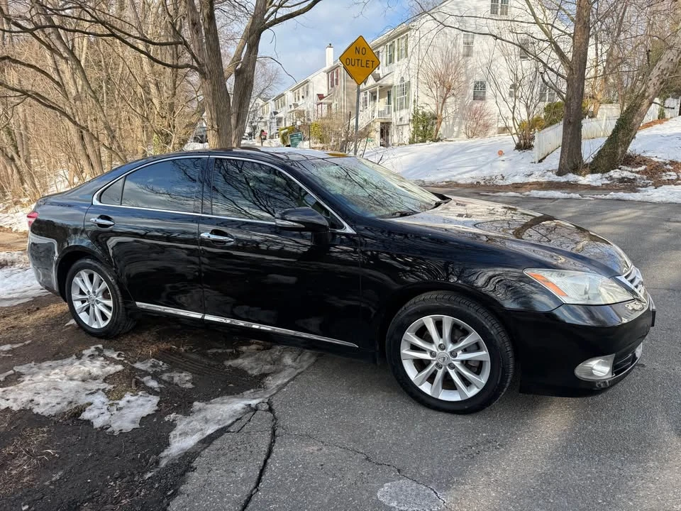 2010 Lexus ES 5th Gen - Image 4 of 16
