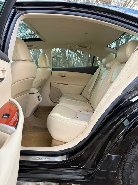2010 Lexus ES 5th Gen - Image 12 of 16