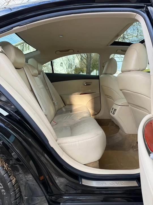 2010 Lexus ES 5th Gen - Image 11 of 16