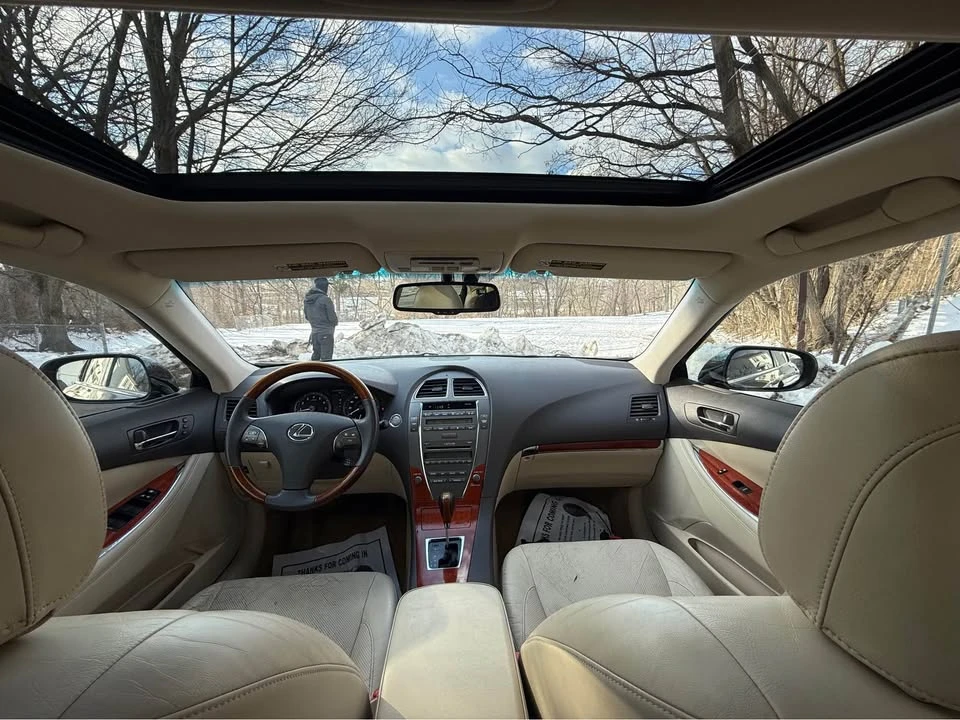 2010 Lexus ES 5th Gen - Image 8 of 16