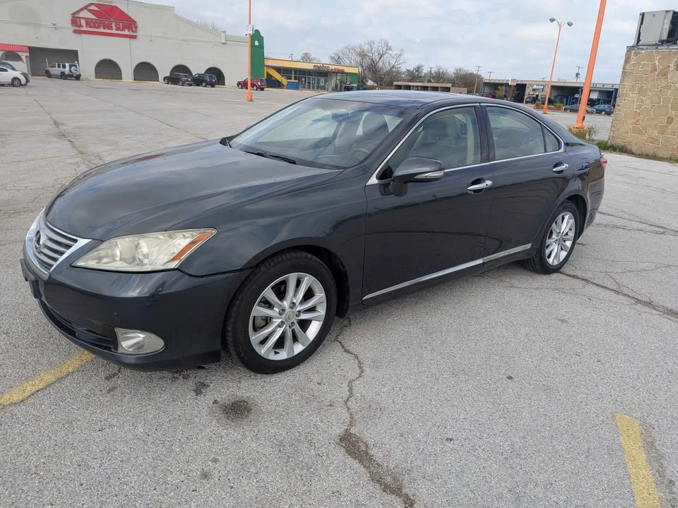 2010 Lexus ES 5th Gen - Image 5 of 13