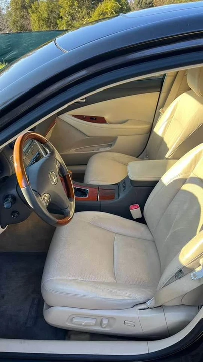 2010 Lexus ES 5th Gen - Image 10 of 17
