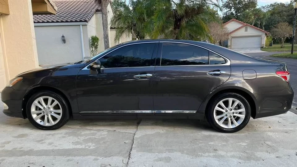 2010 Lexus ES 5th Gen - Image 3 of 17