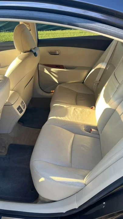 2010 Lexus ES 5th Gen - Image 11 of 17