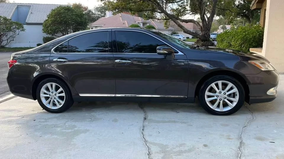 2010 Lexus ES 5th Gen - Image 4 of 17