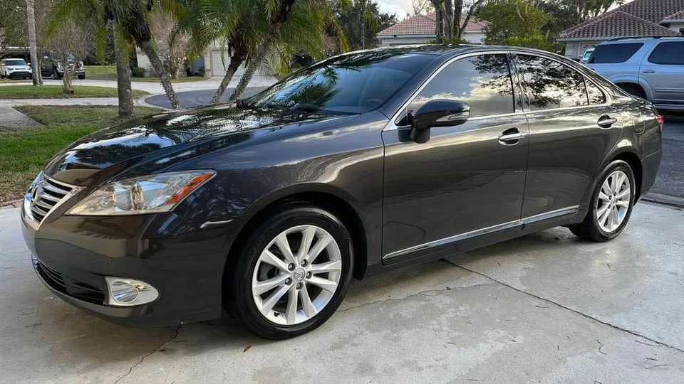 2010 Lexus ES 5th Gen - Image 5 of 17
