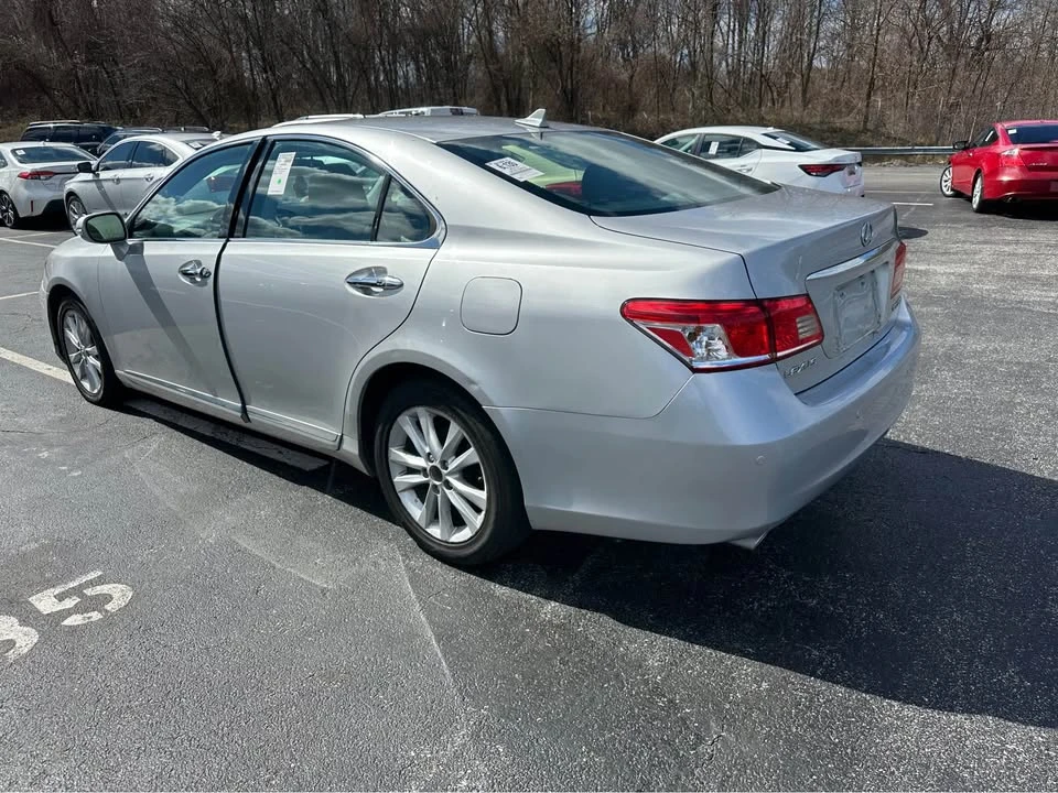 2010 Lexus ES 5th Gen - Image 6 of 8