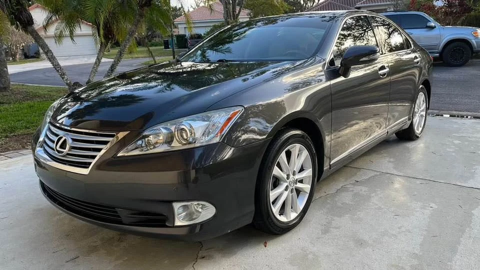 2010 Lexus ES 5th Gen - Image 2 of 17