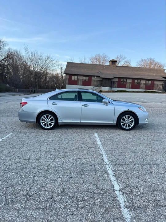 2010 Lexus ES 5th Gen - Image 4 of 17