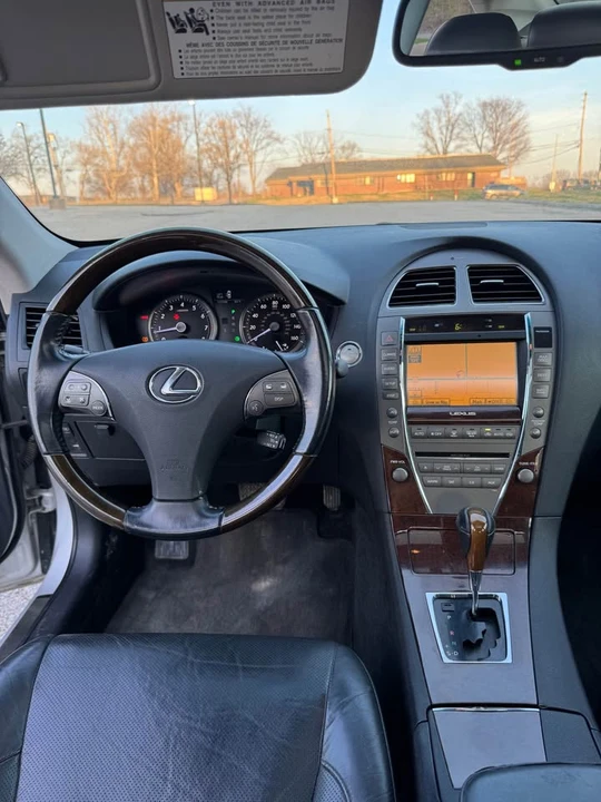 2010 Lexus ES 5th Gen - Image 14 of 17