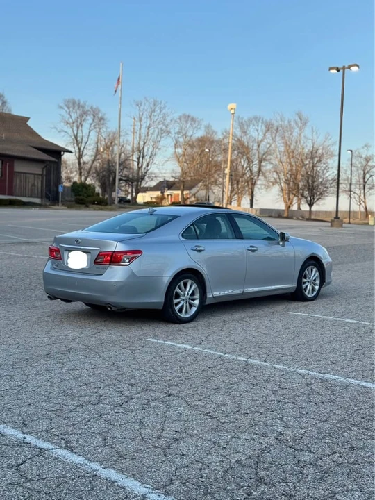 2010 Lexus ES 5th Gen - Image 5 of 17