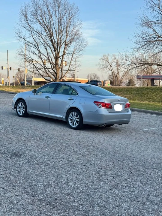 2010 Lexus ES 5th Gen - Image 7 of 17