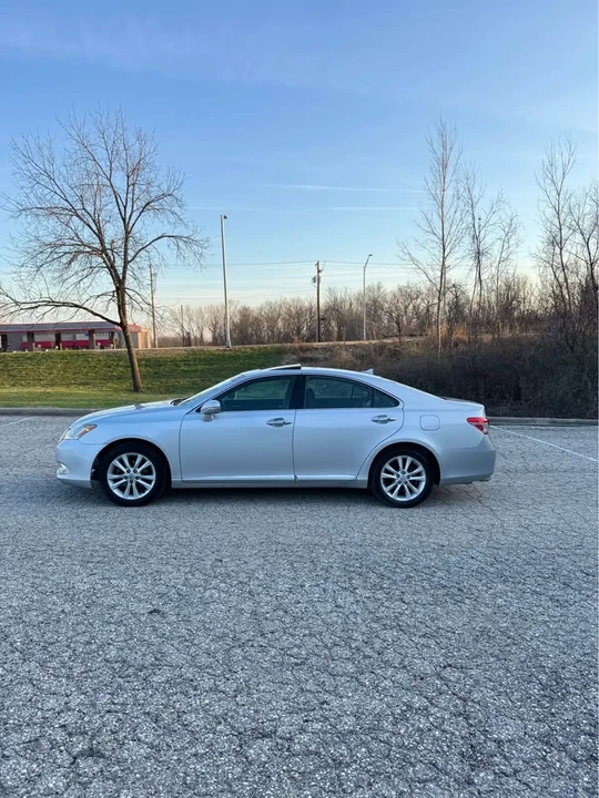 2010 Lexus ES 5th Gen - Image 8 of 17