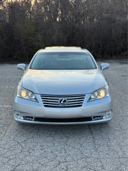 2010 Lexus ES 5th Gen - Image 2 of 17