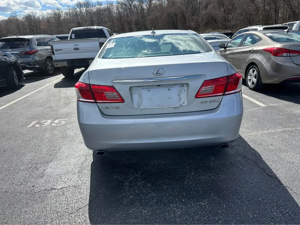 2010 Lexus ES 5th Gen - Image 5 of 8