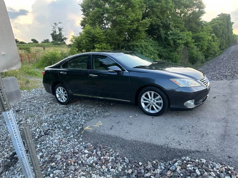 2010 Lexus ES 5th Gen - Image 5 of 11
