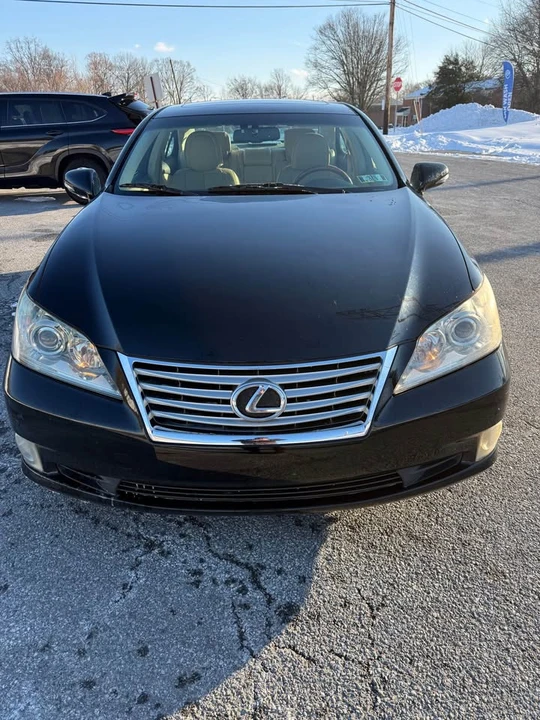 2010 Lexus ES 5th Gen - Image 3 of 18