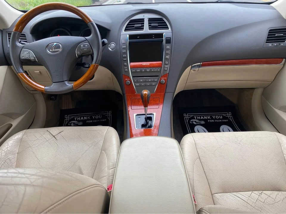 2010 Lexus ES 5th Gen - Image 10 of 15