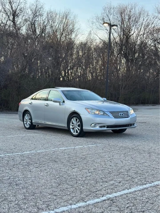 2010 Lexus ES 5th Gen - Image 3 of 17