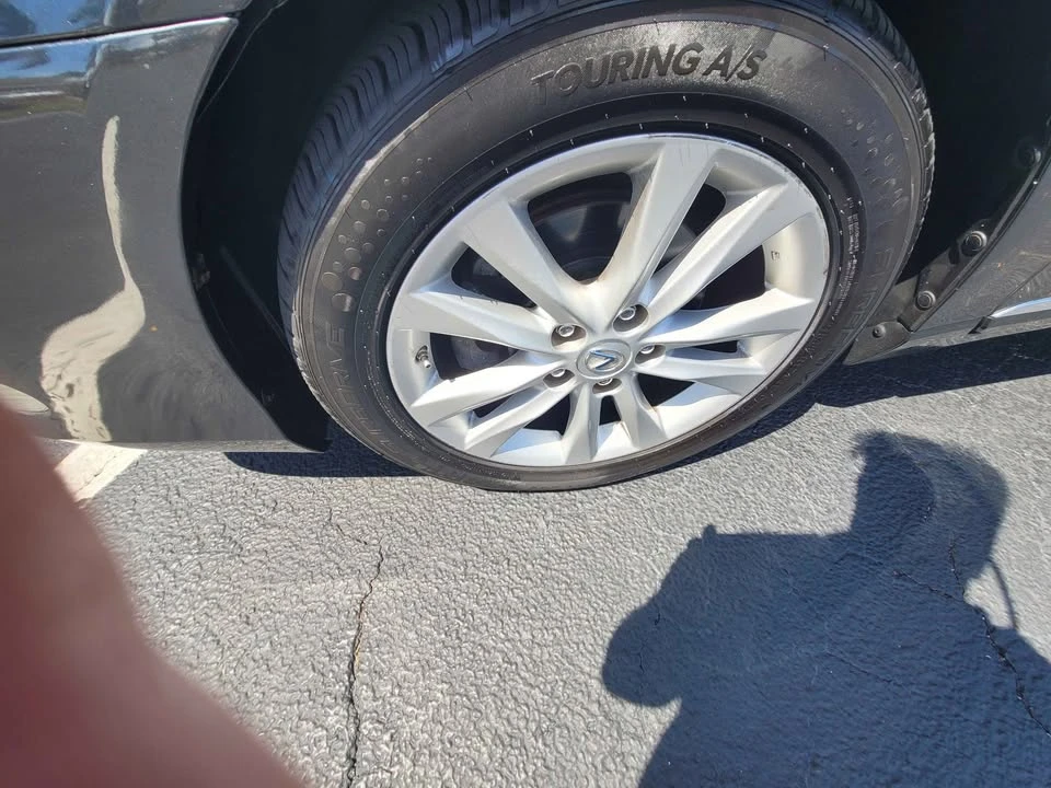 2010 Lexus ES 5th Gen - Image 8 of 17