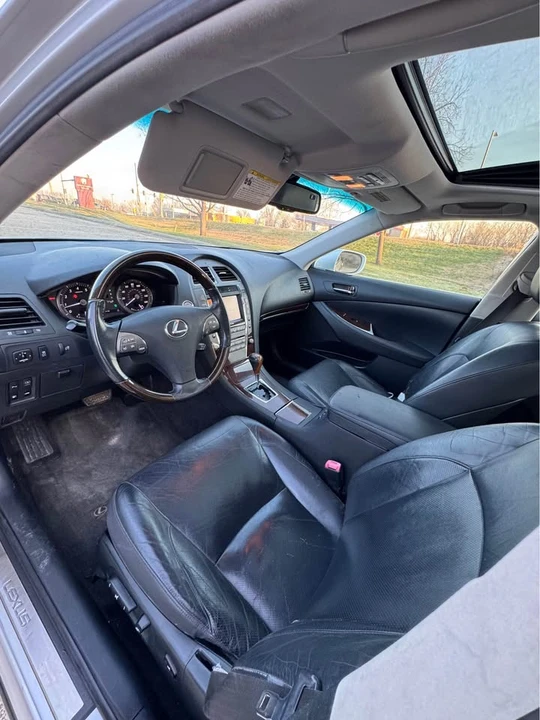 2010 Lexus ES 5th Gen - Image 11 of 17