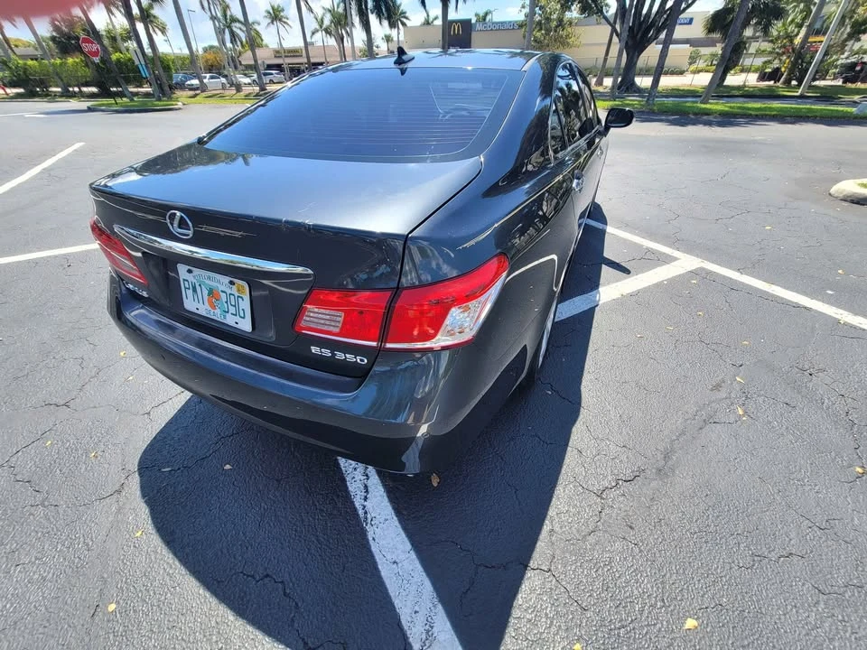 2010 Lexus ES 5th Gen - Image 5 of 17