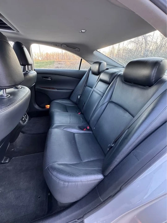 2010 Lexus ES 5th Gen - Image 12 of 17